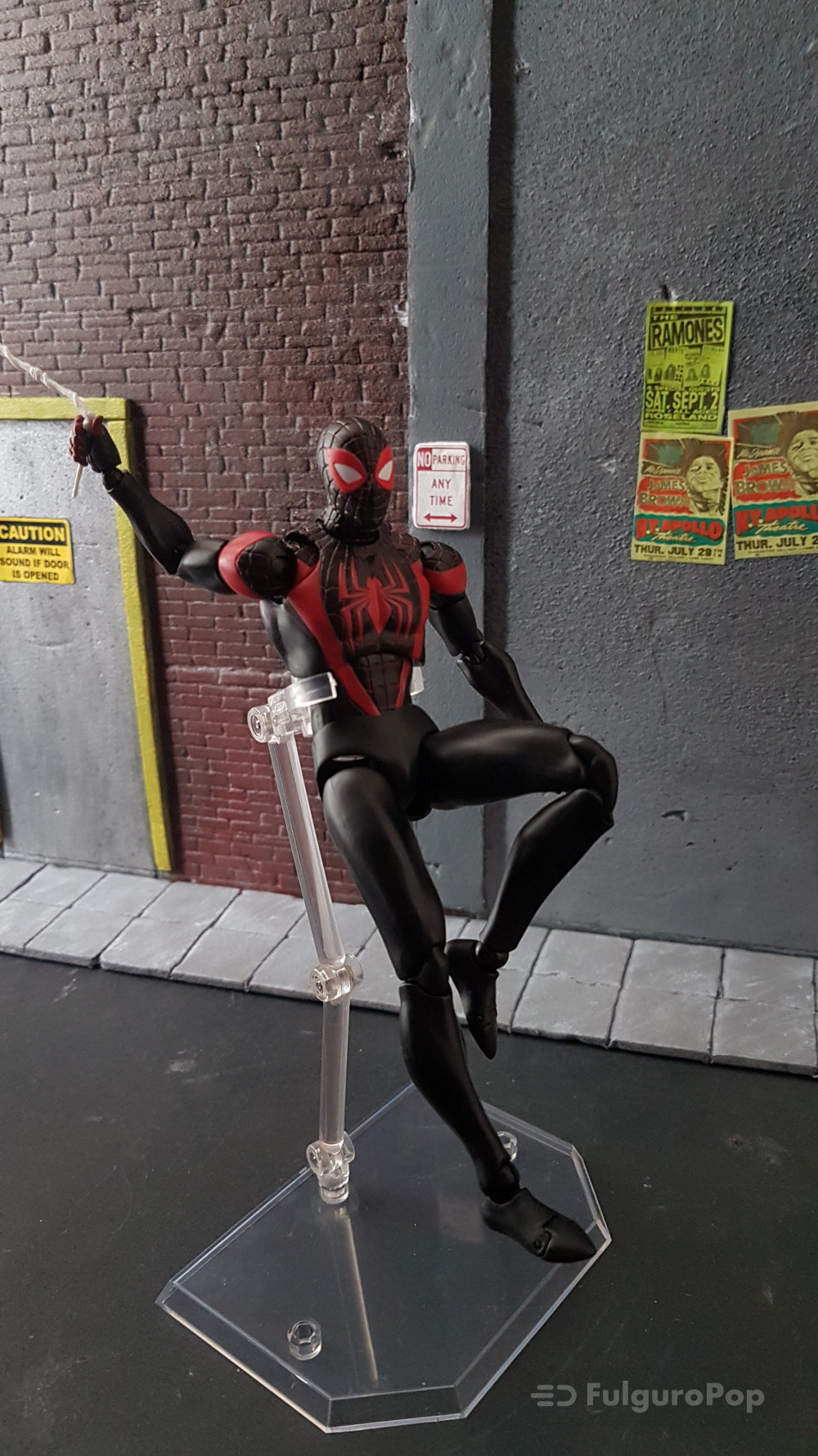 Medicom Toy MAFEX No.092 Miles Morales Spider-Man Action Figure – Comic Version (CT Toy)