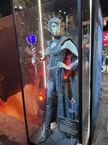 sdcc mattel motu stand vitrine
